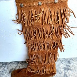 Minnetonka 5 Layer Fringe Boot